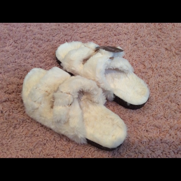 Shoes - 🚫SOLD🚫Plush SOFT Furry Buckle Sandals